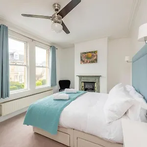 https://spacious-house-2-double-rooms-street-parking-garden.tophotelsbath.com