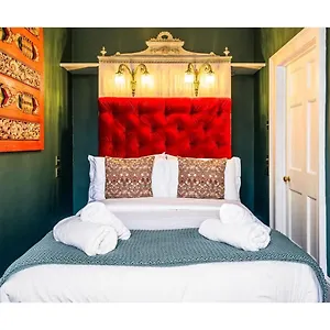 https://bath-assembly-rooms-elegant-georgian-apartment.tophotelsbath.com