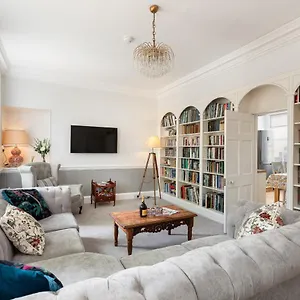 https://5-bedroom-city-centre-georgian-town-house-free-parking.tophotelsbath.com