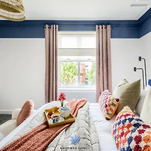 https://doncaster-large-luxury-3-bedroom-house-sleeps-8-city.hotelsin-nottingham.com